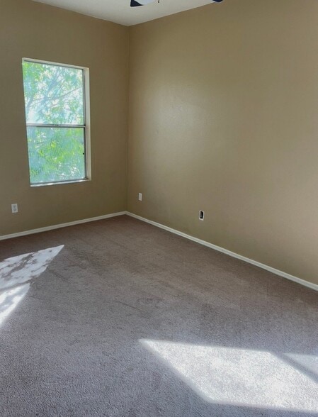 Building Photo - 10410 N Cave Creek Rd