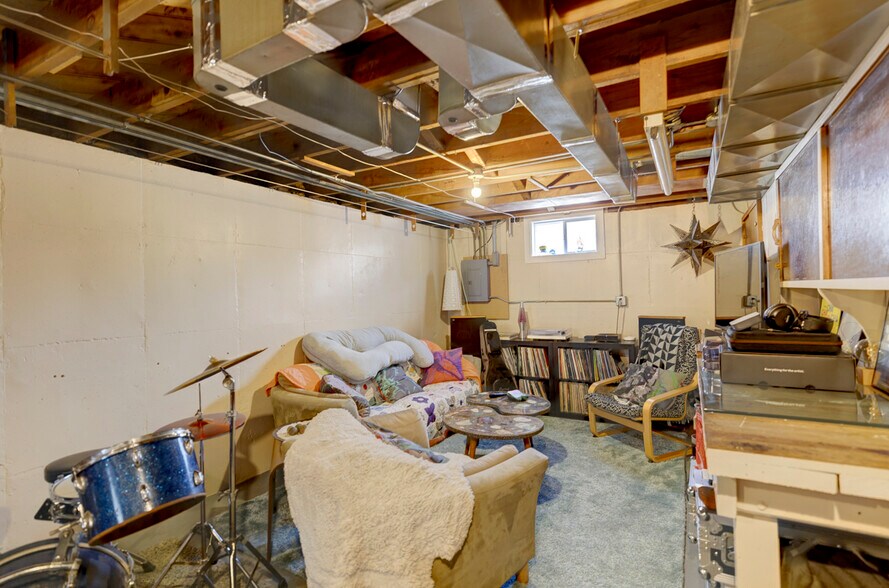 Building Photo - 3621 Dennett Dr