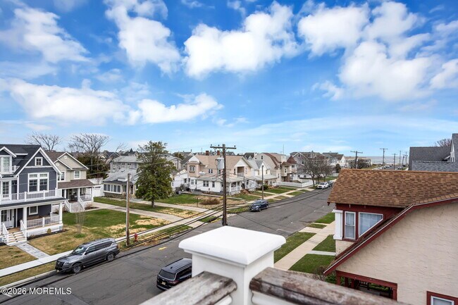 Building Photo - 213 9th Ave