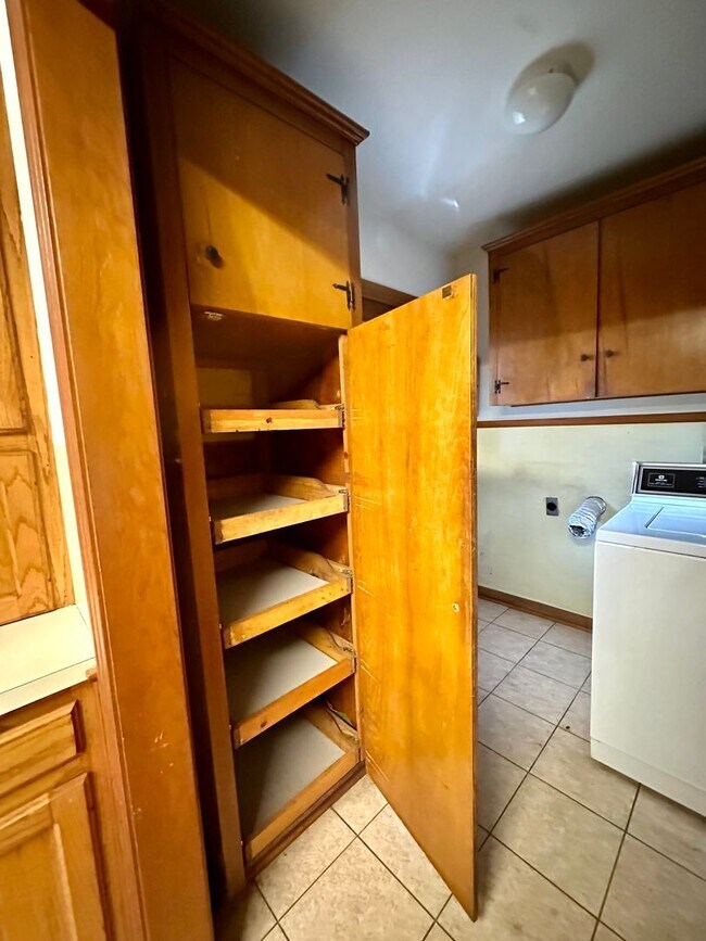 Building Photo - Charming 3-Bedroom, 2-Bathroom, 2,200 Sq. ...