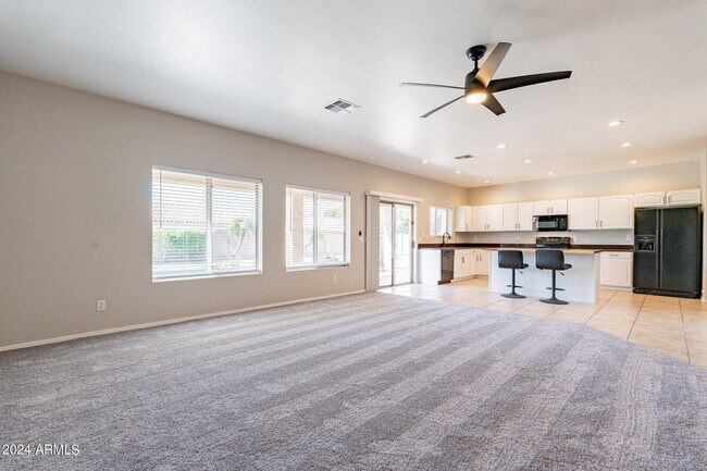 Building Photo - 1245 E San Carlos Way