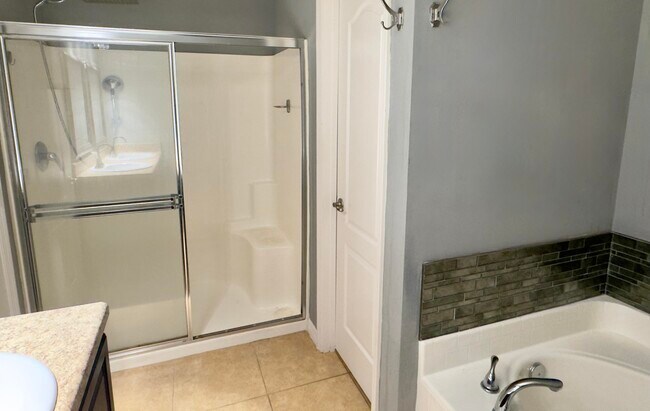 Building Photo - 520 SW Dailey Ave