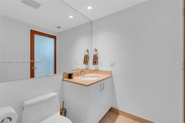 Building Photo - 1331 Brickell Bay Dr