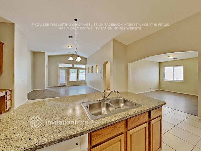 Building Photo - 11577 W Yuma St