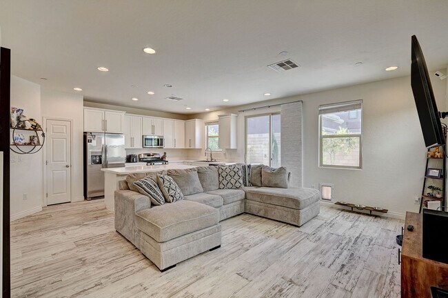 Building Photo - Stunning Southern Highlands three bedroom!