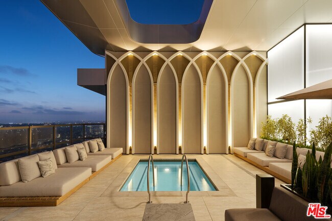 Building Photo - 525 Olive St