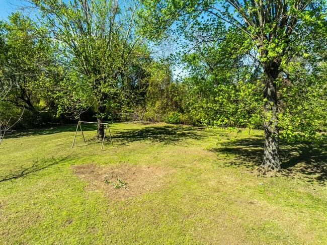 Building Photo - Freshly Updated 3 Bedroom Home