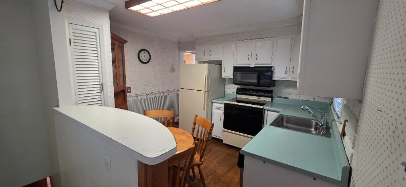 Primary Photo - 74 Linden St