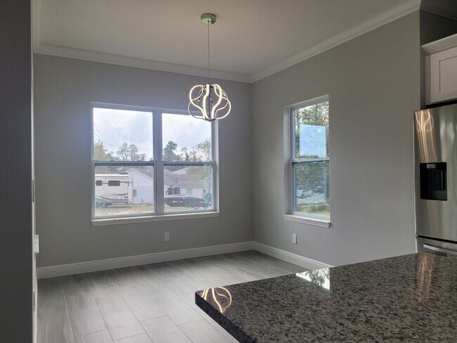 Building Photo - 4 Bedrooms and 2 Bathrooms