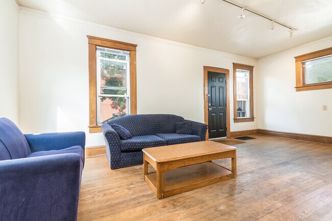 Building Photo - 524 S Forest Ave