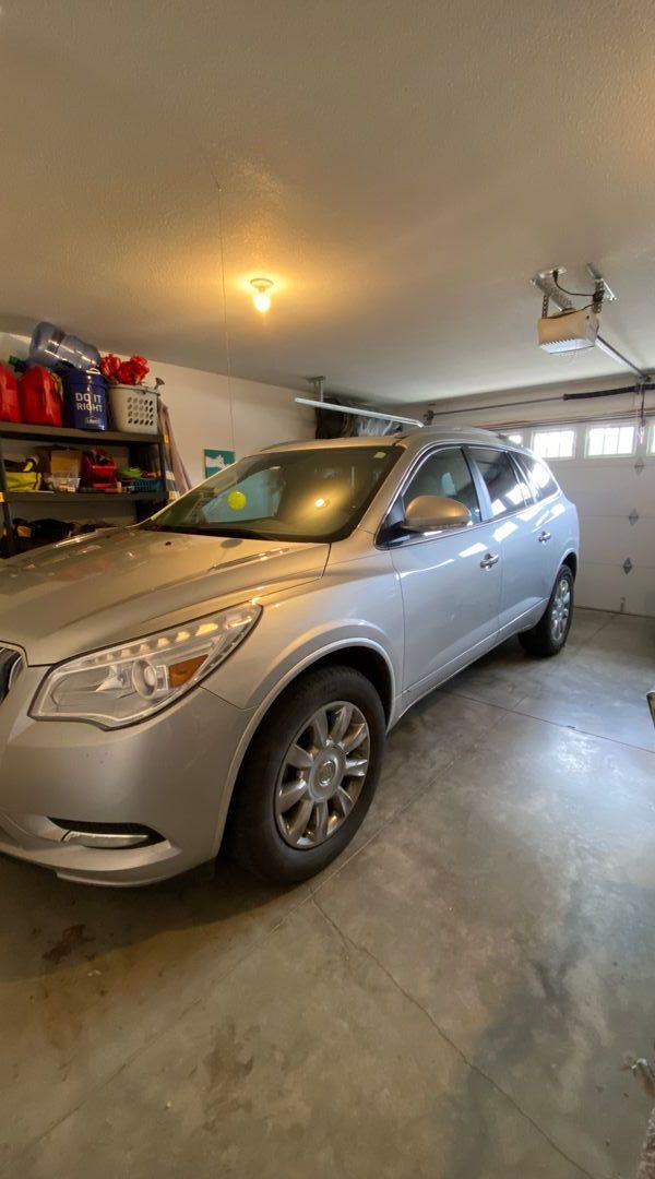 Building Photo - 3 bedroom 2 bathroom house with fenced in yard