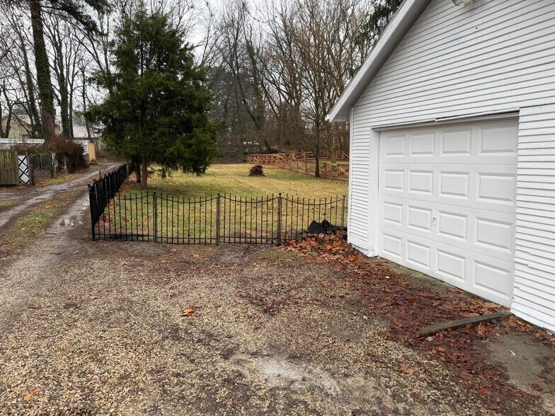 Building Photo - 594 N 21st St