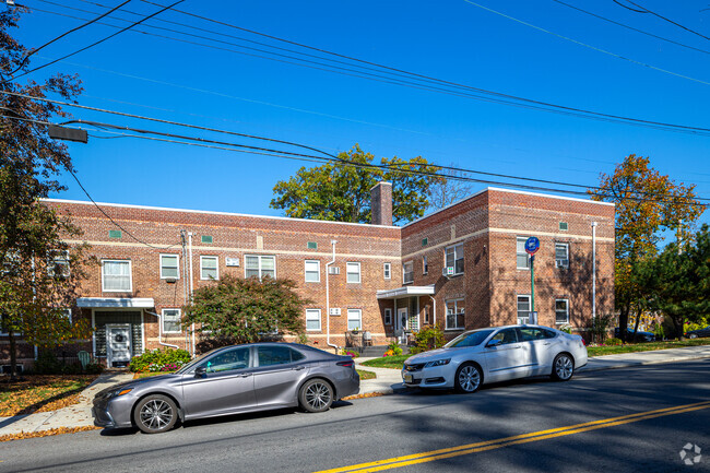 Building Photo - 515-585 Castleton Ave