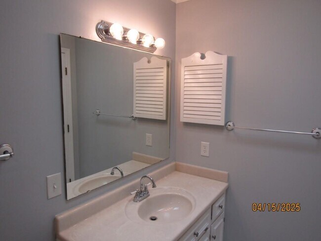 Building Photo - 603 Colony Dr
