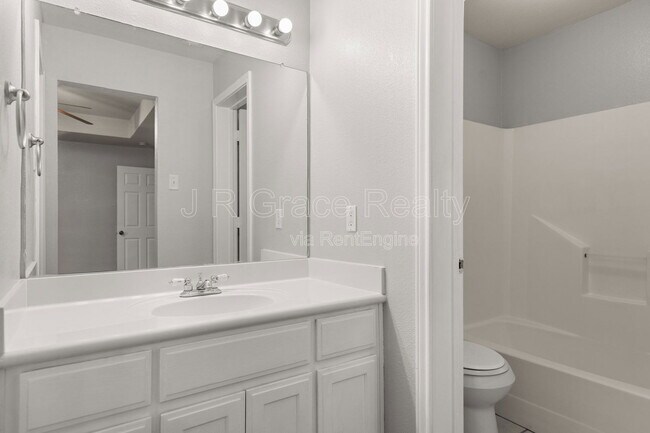 Building Photo - 10217 Hyacinth Ln