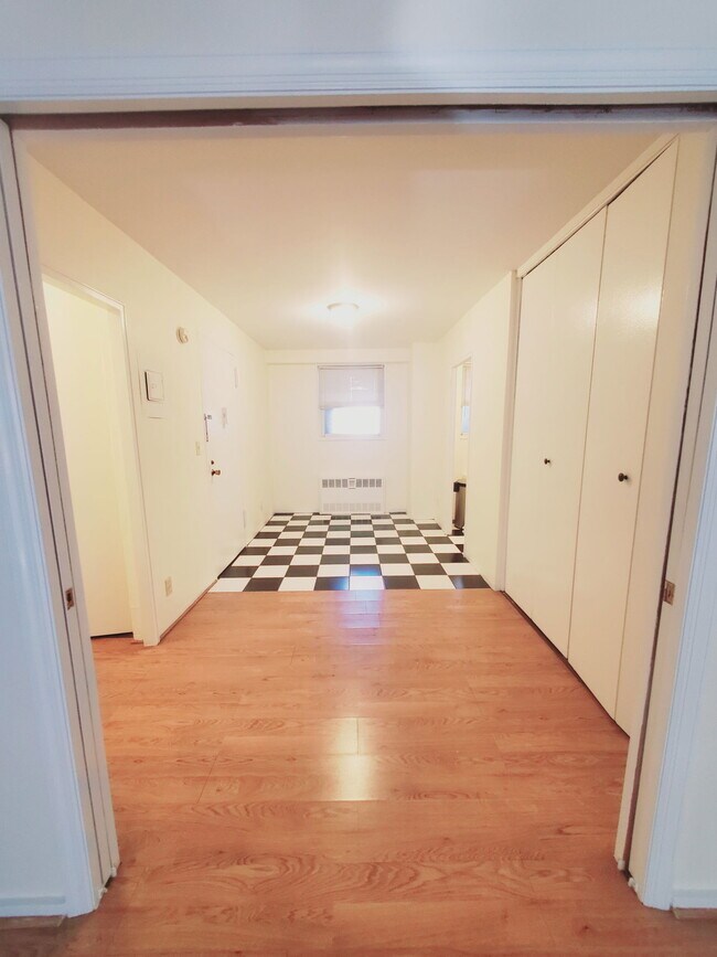 Building Photo - 444 Bedford St