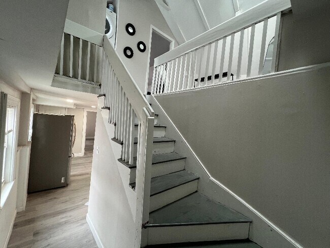 Building Photo - 14 Lathrop St