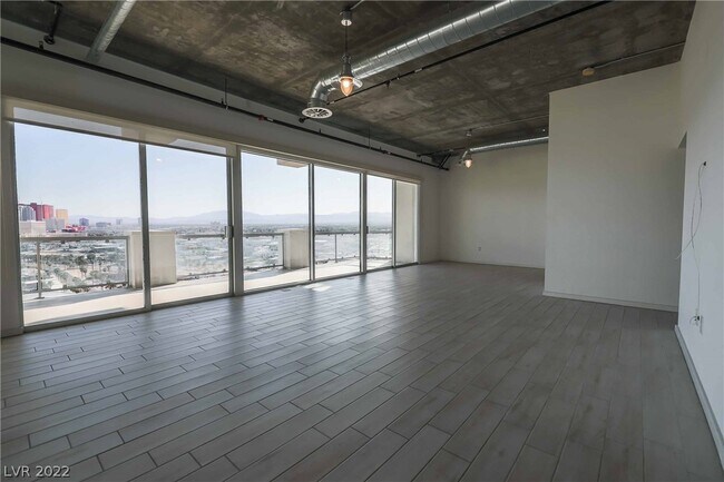 Building Photo - 900 S Las Vegas Blvd