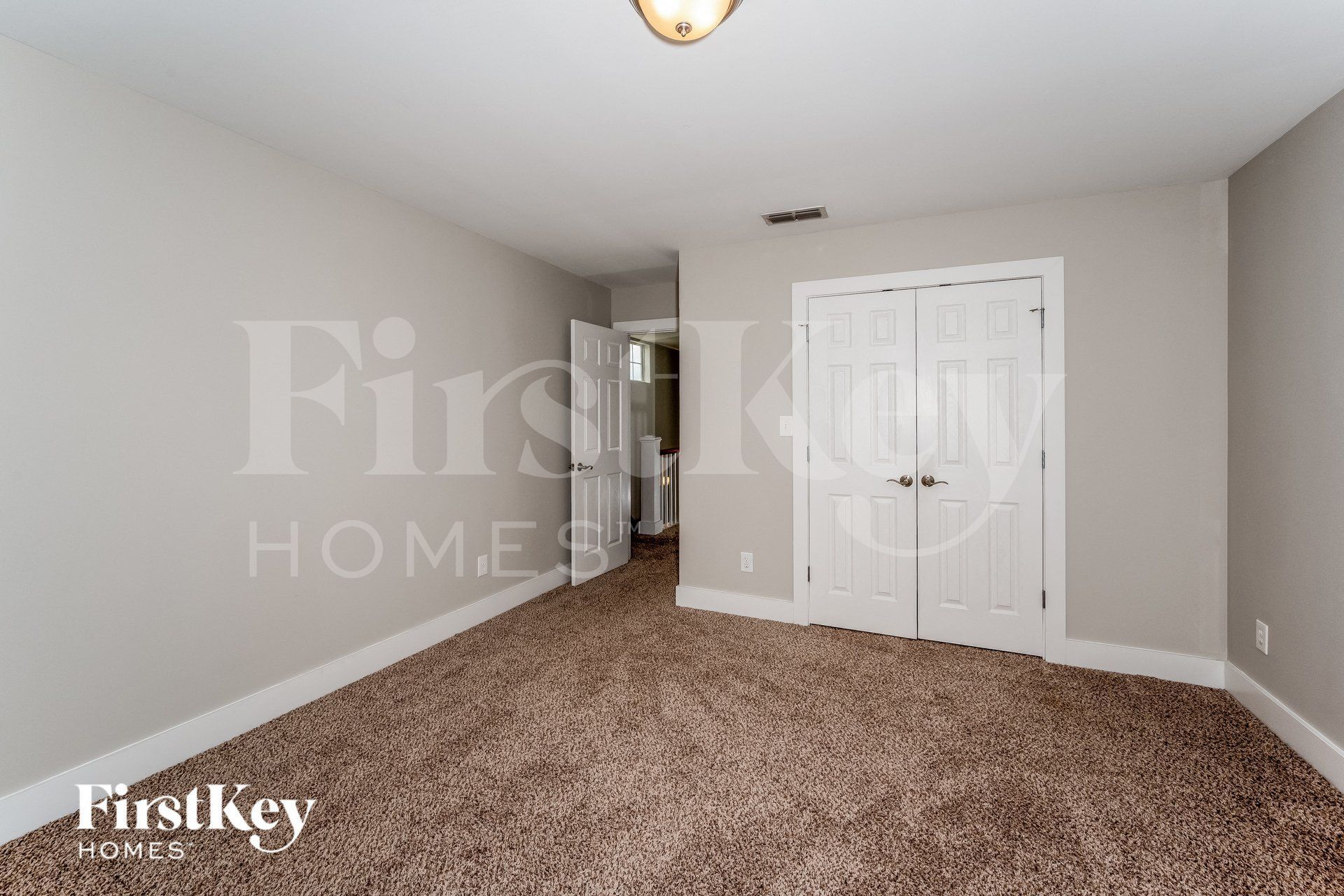 Building Photo - 4598 Clubview Dr