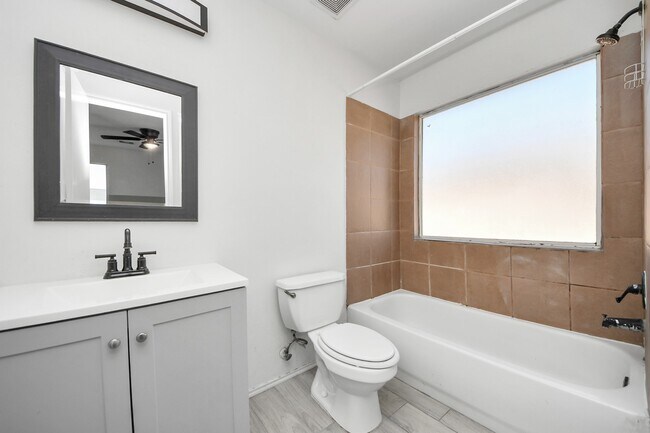 Building Photo - 10217 Teneha Dr