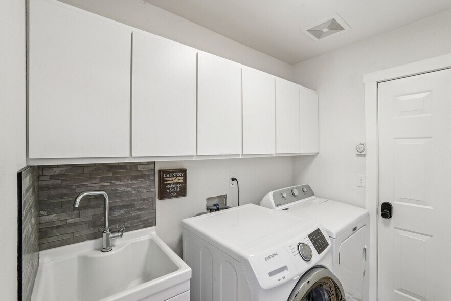 Building Photo - 19609 NW 9th Ct