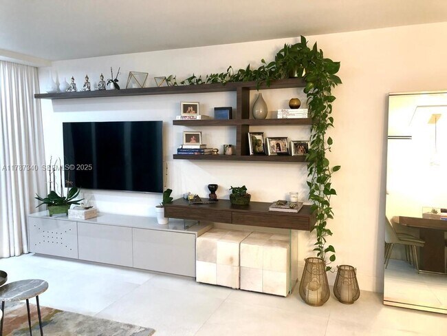 Building Photo - 6917 Collins Ave