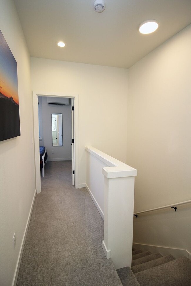 Building Photo - 5723 S Kelly Ave