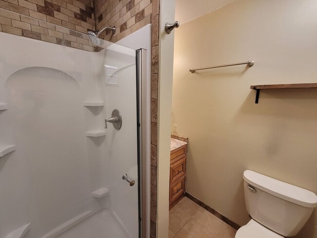 Building Photo - 604 W Seerley Blvd