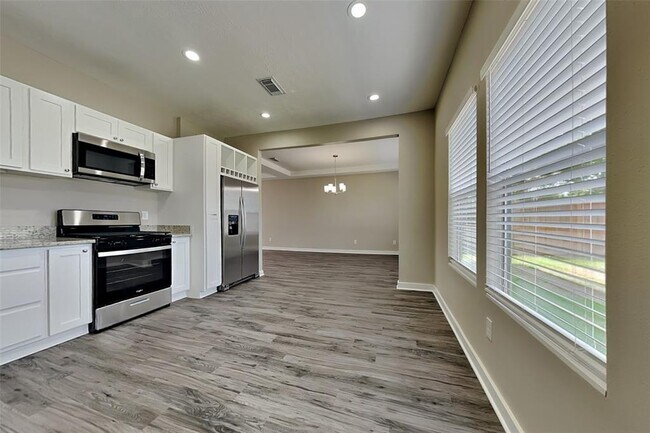 Building Photo - 25714 Oakridge Forest Ln