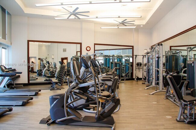 Building Photo - 18911 Collins Ave