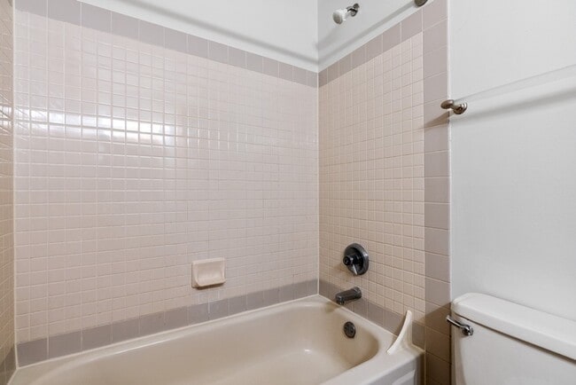 Building Photo - 440 N McClurg Ct