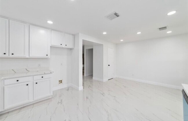 Building Photo - 13106 Crescent Manor Ln