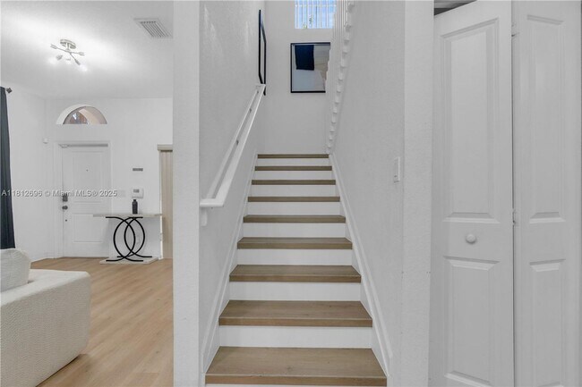 Building Photo - 3529 NW 29th Pl