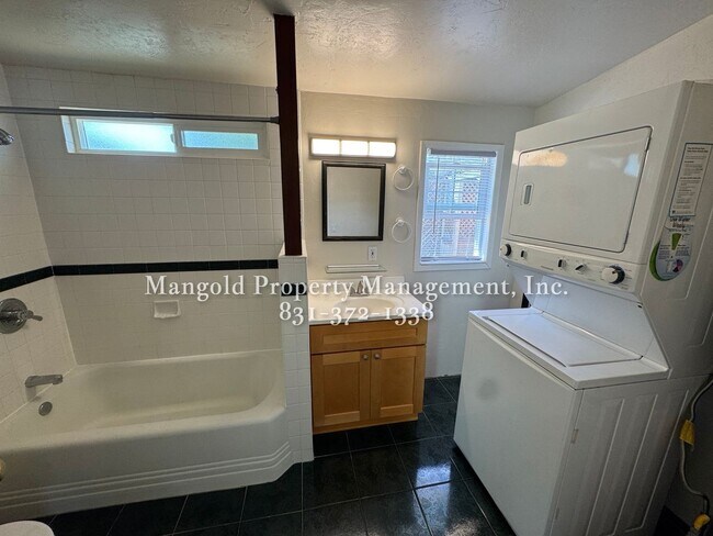 Building Photo - 2-Bedroom PLUS Loft Home Downtown Monterey