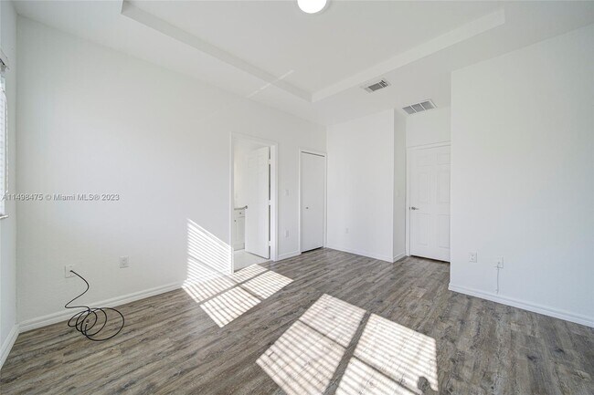 Building Photo - 10740 NW 83rd St