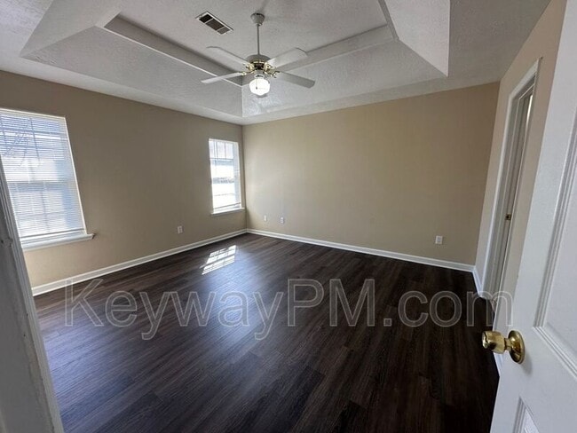 Building Photo - 221 Taylor Cir