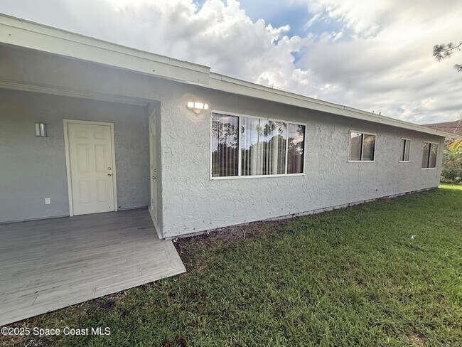 Building Photo - 889 Lamplighter Dr NW