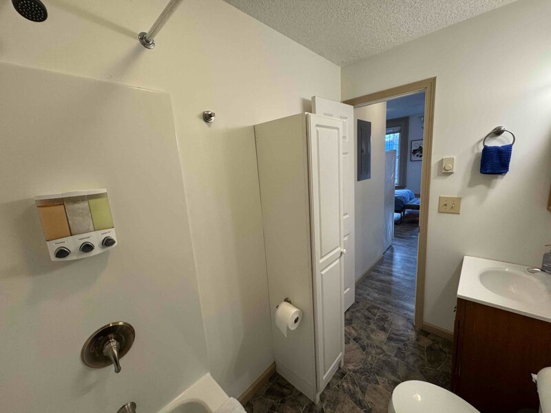 Building Photo - 931 Middle St