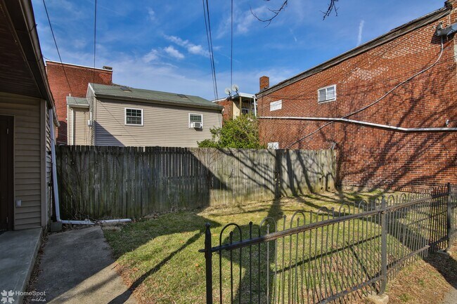 Building Photo - 419 Vine St