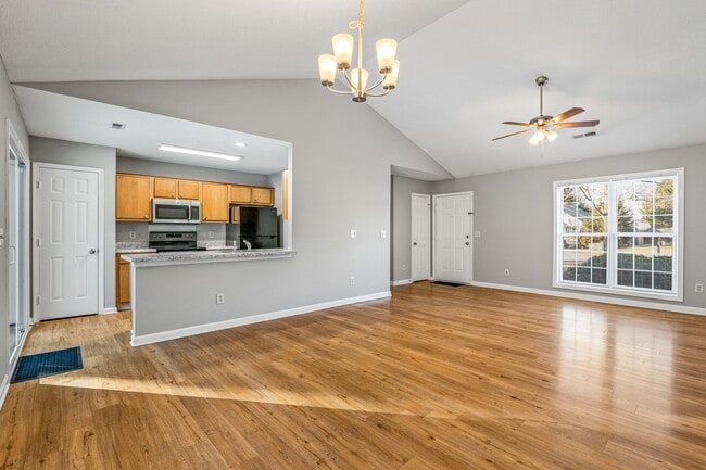 Building Photo - SW - Like New Home, Vaulted LR Ceiling, Fire Place, Wood Flooring, Several Updates!