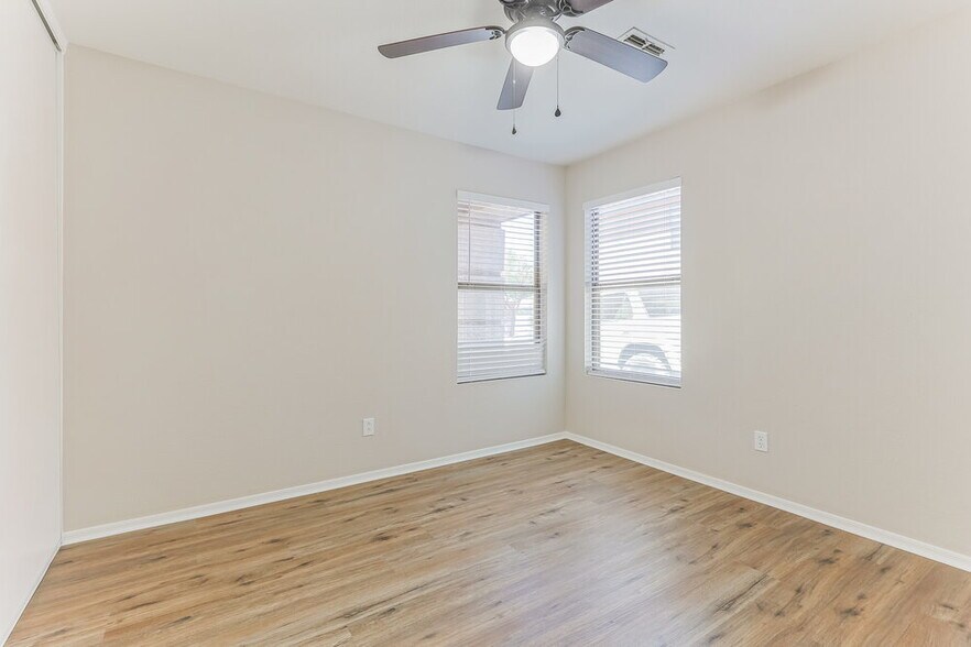 Building Photo - 2281 E Peach Tree Dr