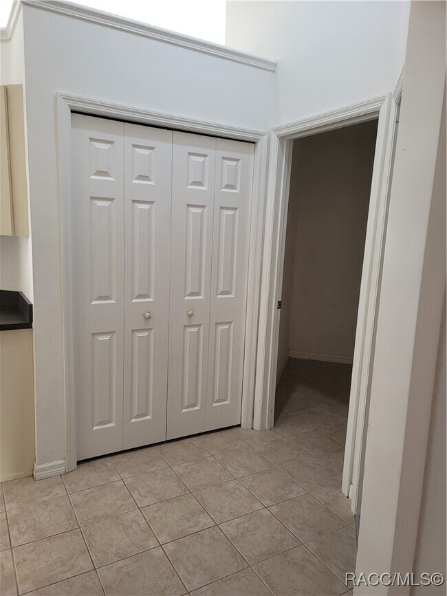 Building Photo - 2122 SW 153rd Loop