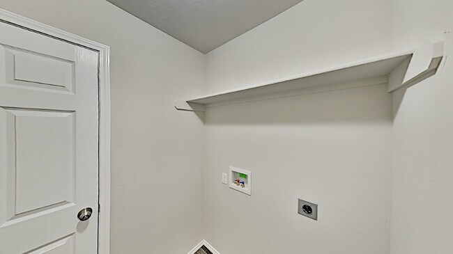 Building Photo - Nice 3 Bed 2 Bath Home in Yukon Schools