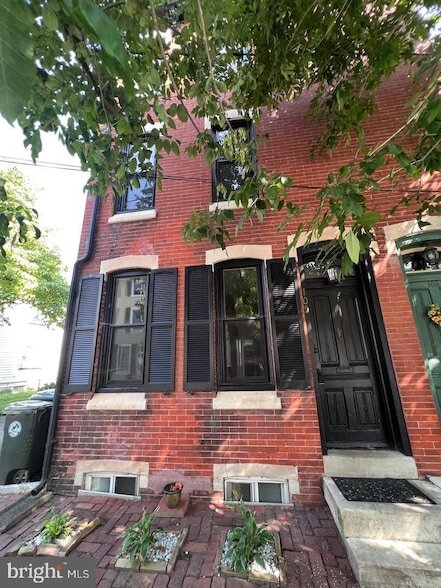 Primary Photo - 105 W Union St