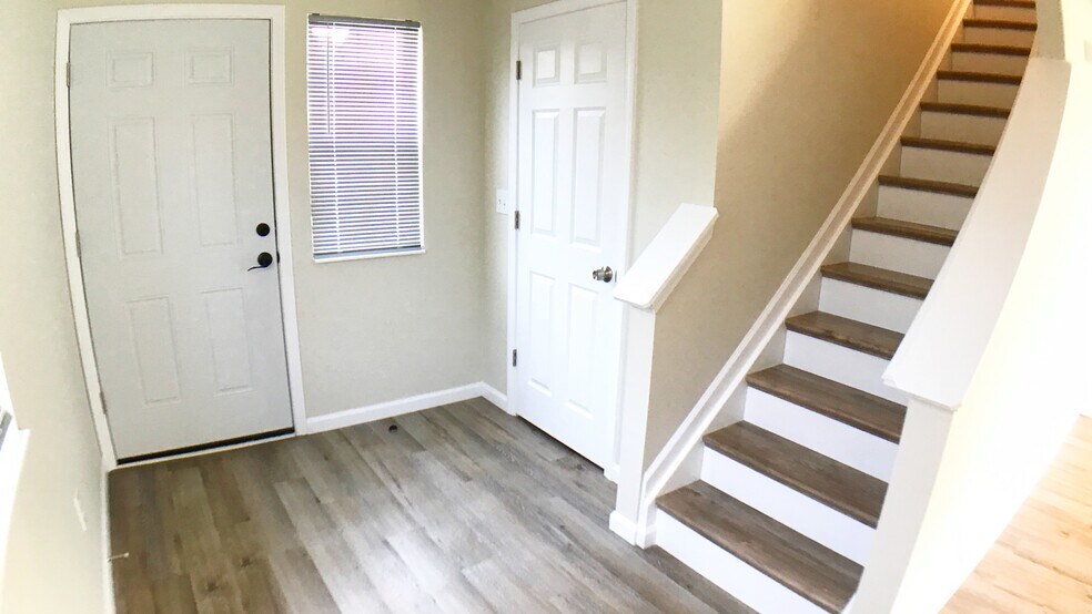 Bright entryway with large closet - 3027 Abby Way