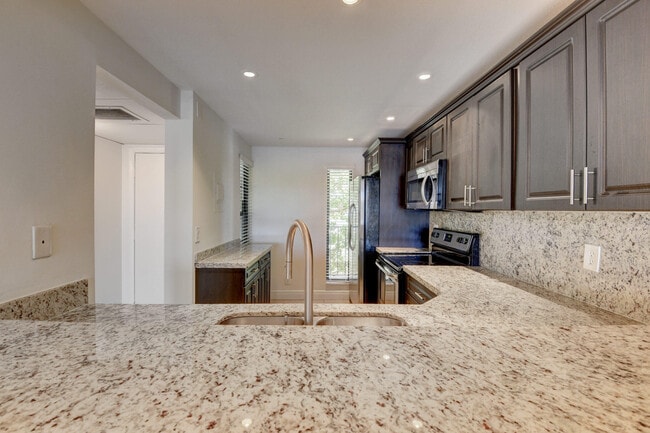 Building Photo - 18 Royal Palm Way