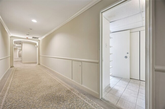 Building Photo - 2200 Willowick Rd