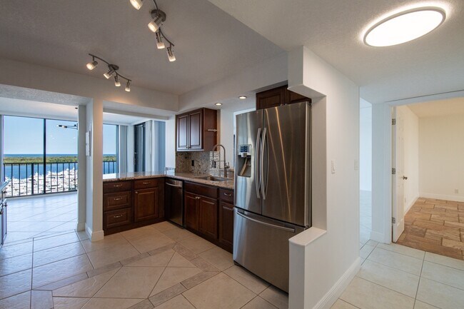 Building Photo - 122 Lakeshore Dr