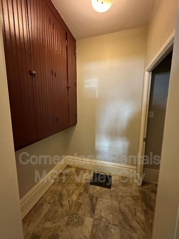 Building Photo - 141 6th St NW