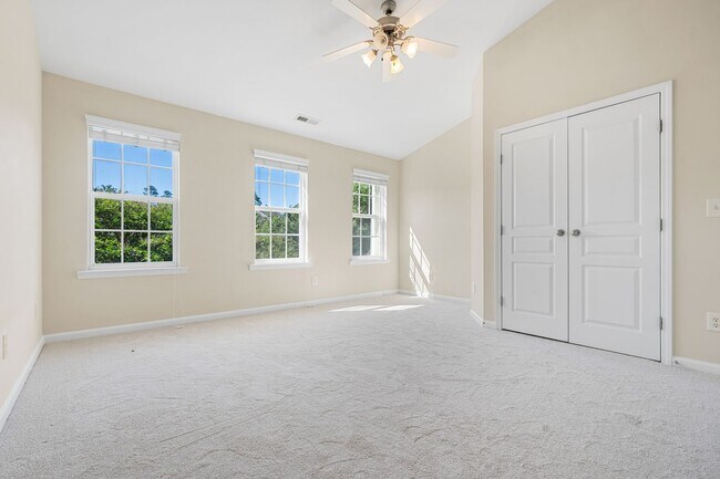 Building Photo - WOW!! - LARGE townhome  Close to everything
